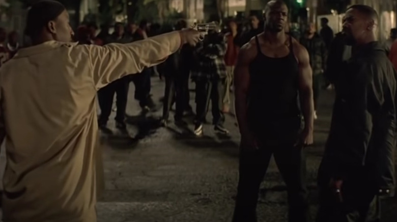 Alonzo Harris having a gun pointed at his head