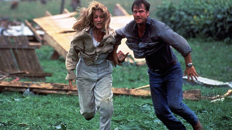 Helen Hunt as Jo and Bill Paxton as Bill in Twister