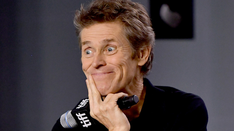 willem dafoe hand on chin