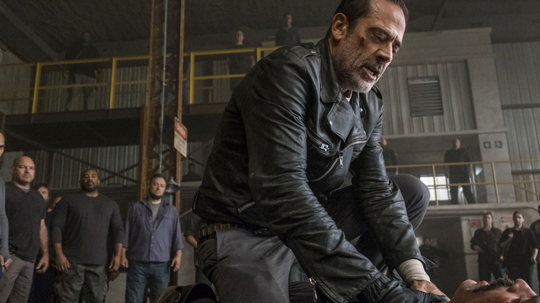 Negan finishes off Simon