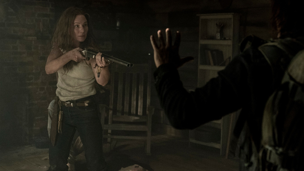 Leah pointing gun at Daryl
