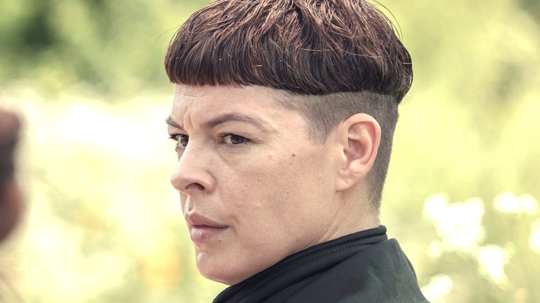 Jadis looking to the side