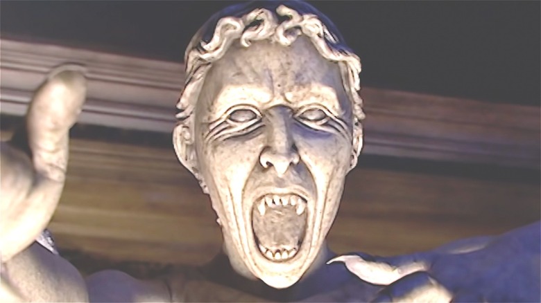 Weeping Angel attacking