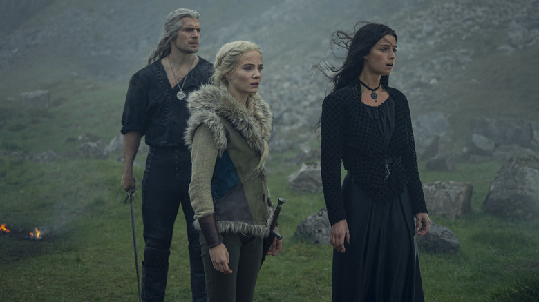 Geralt, Ciri, and Yennefer looking right