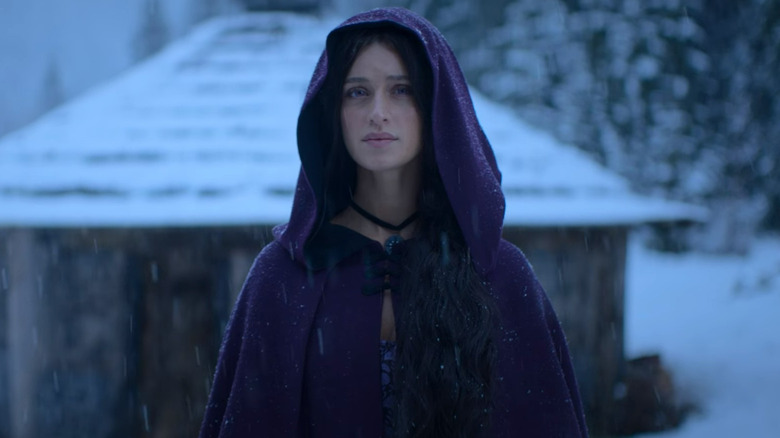 Yennefer waring cloak