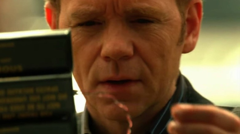 Horatio Caine defusing a bomb