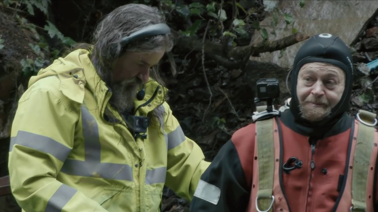 Diving in Gold Rush: White Water