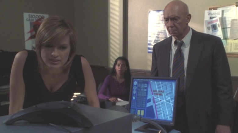 Detective Benson and Captain Cragen in "911"