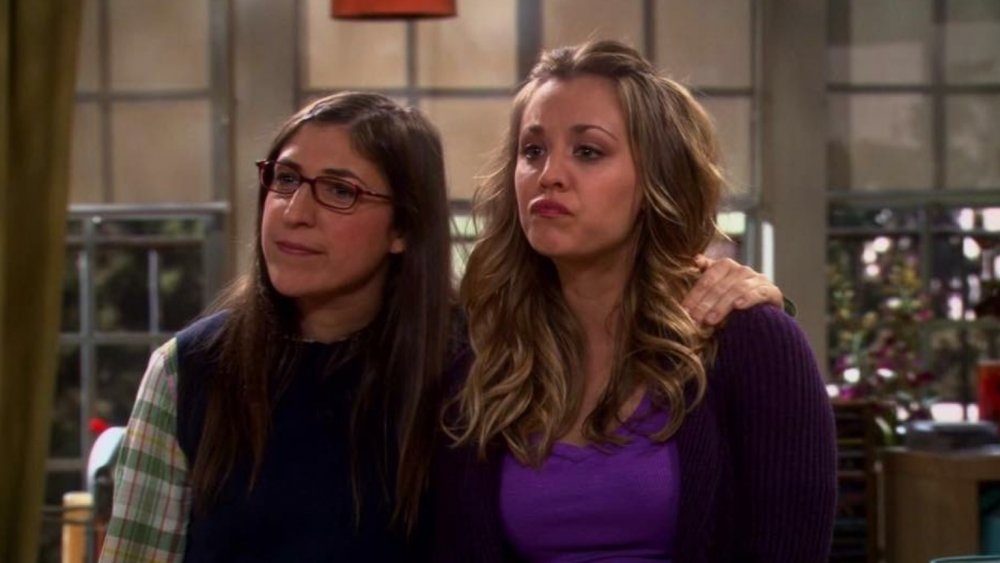 Mayim Bialik as Amy and Kaley Cuoco as Penny in CBS' The Big Bang Theory