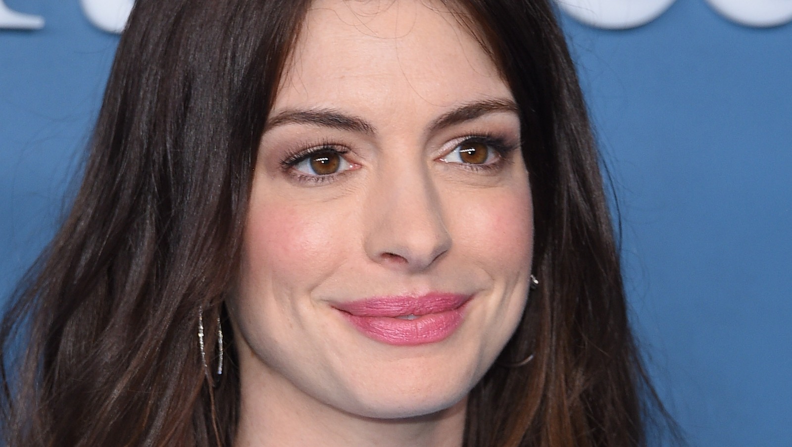 Anne Hathaway Without Eyebrows And Teeth