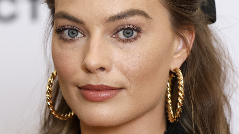 Margot Robbie smirking