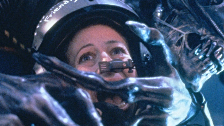 Xenomorph attacking woman in Aliens