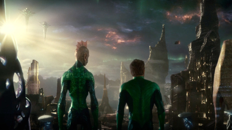   Tomar-Re mostrant a Hal Jordan el planeta Oa