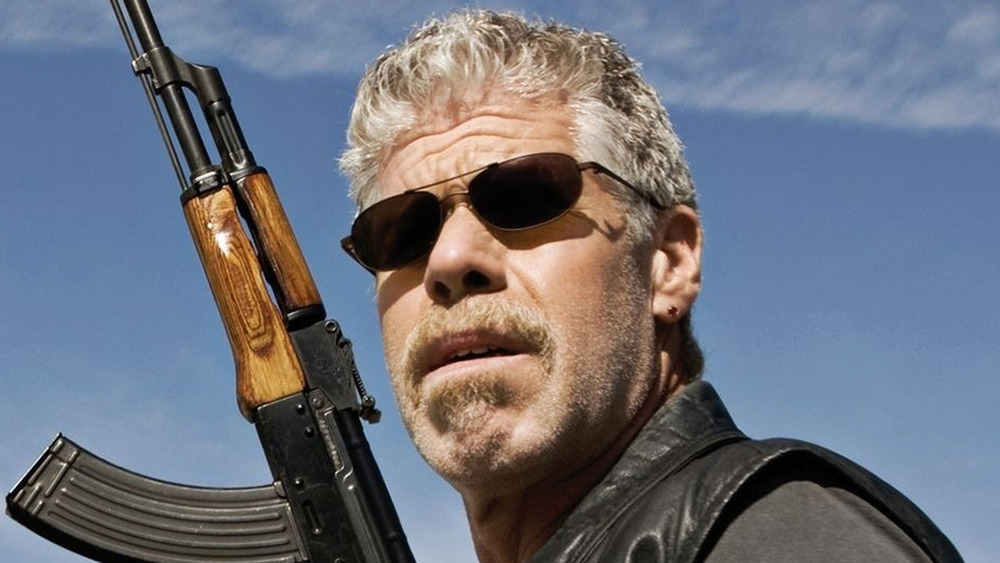 Ron Perlman Clay Morrow rifle