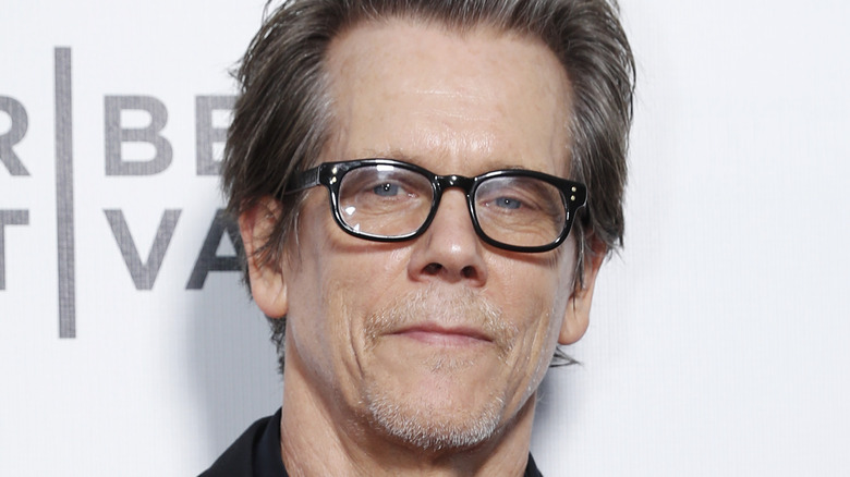 Kevin Bacon posing at event