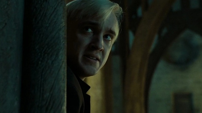 Draco hiding behind post