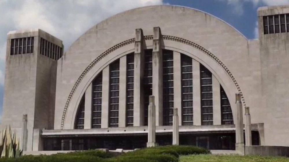 The Hall of Justice on Crisis on Infinite Earths