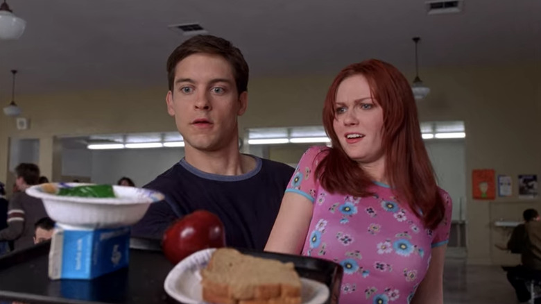 Tobey Maguire catching lunch