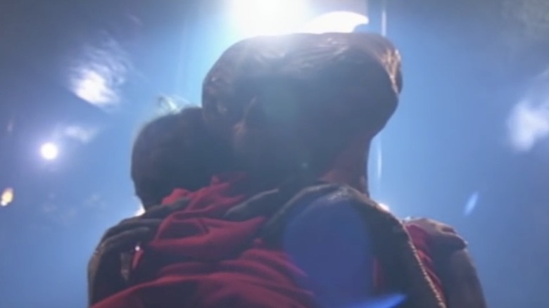 Elliot hugs E.T.