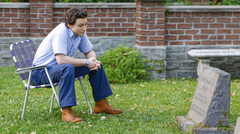 Georgie talks to his father's grave in "Georgie & Mandy's first Marriage"