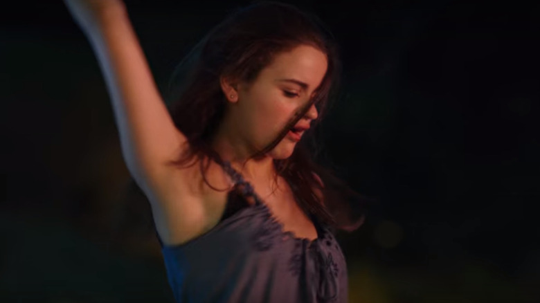 Elle dances on a table