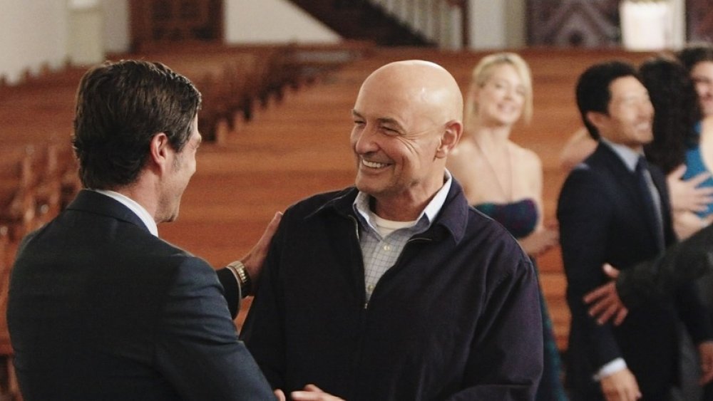 The cast of Lost greets each other in the finale