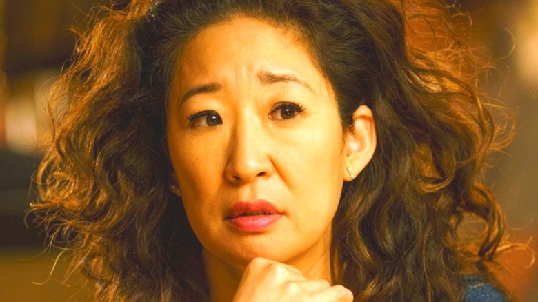 Sandra Oh hand on chin