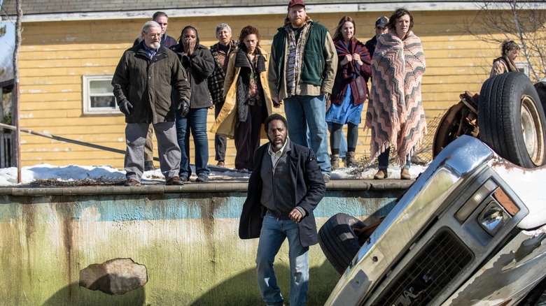 People of Fromville looking at an accident in From