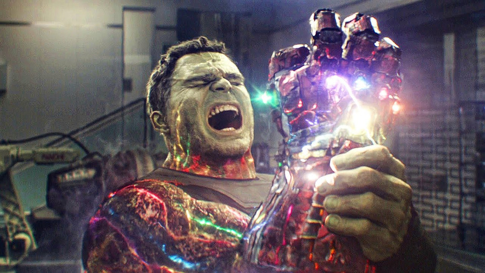 Hulk snaps fingers while wearing the Infinity Gauntlet in Avengers: Endgame