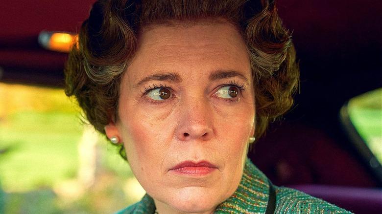 olivia colman as queen elizabeth in the crown 