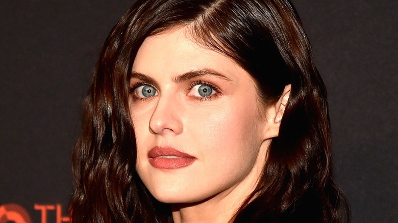 Alexandra Daddario posing at premiere event