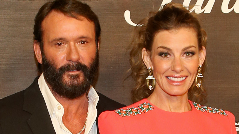 Tim McGraw and Faith Hill posing together at 1883 premiere
