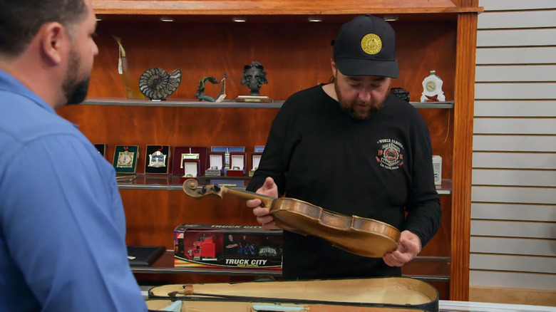 Austin Lee Russell, AKA Chumlee examines violin