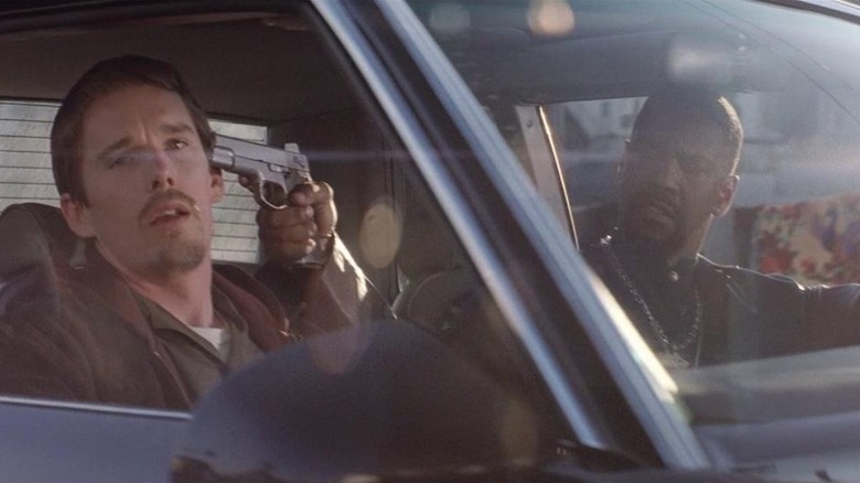 Harris holding a gun to Hoyt's head in Training Day