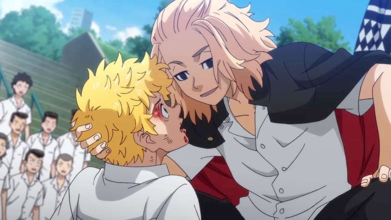 Takemichi and Mikey fighting