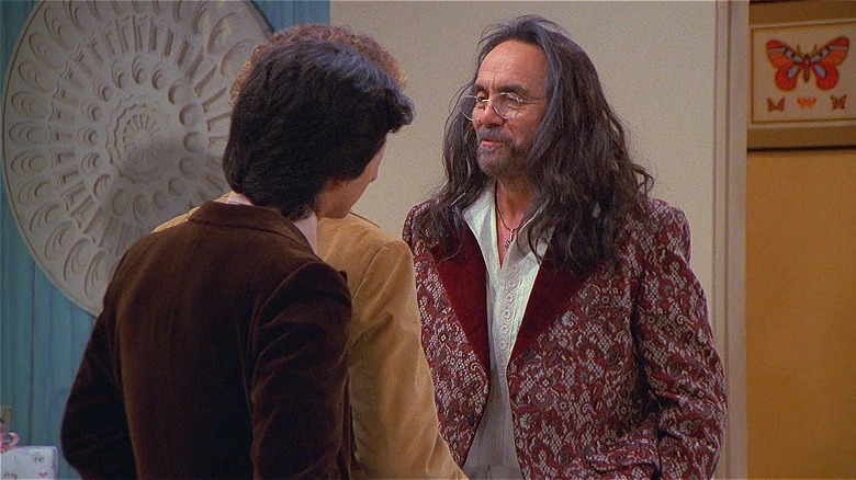 Leo talks with Hyde and Fez at a wedding