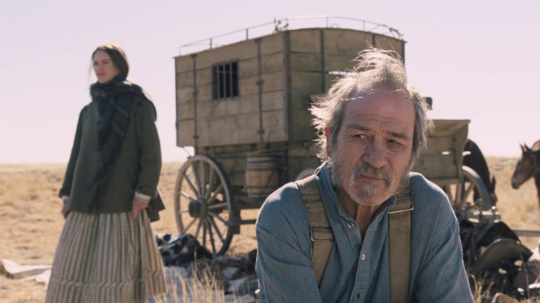 Hillary Swank and Tommy Lee Jones as Cuddy and Briggs in The Homesman