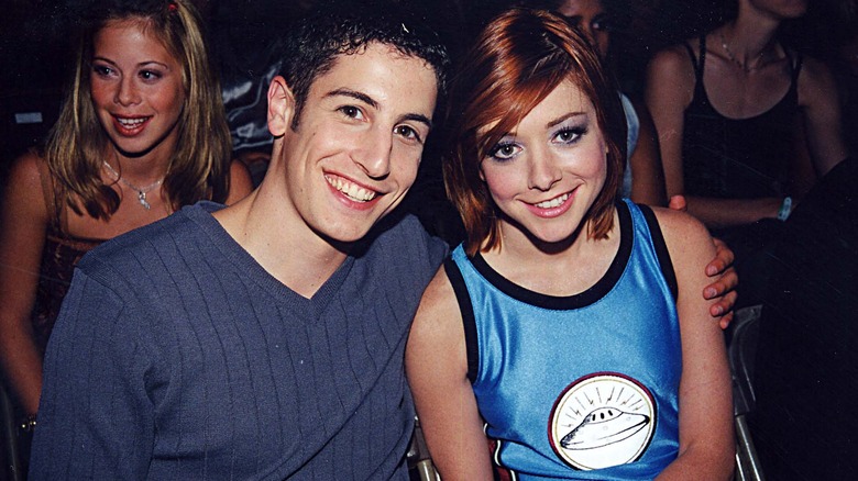 Jason Biggs and Alyson Hannigan at the 1999 Teen Choice Awards in Los Angeles