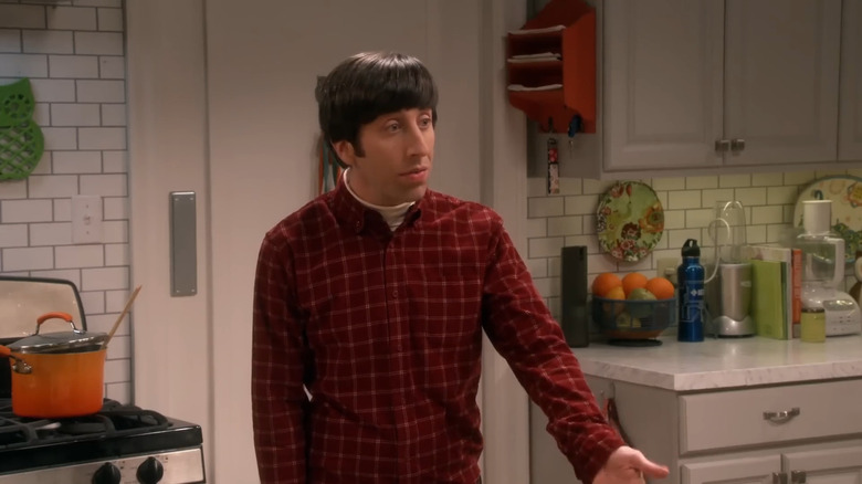 Howard Wolowitz looking to the side in The Big Bang Theory