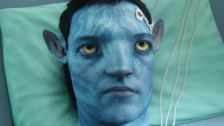 Jake Sully as a Na'vi in a hospital bed