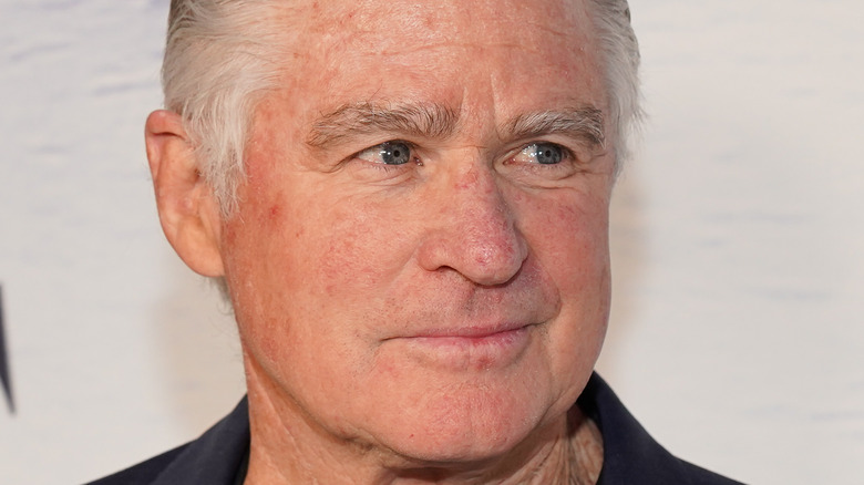 Treat Williams glancing sideways