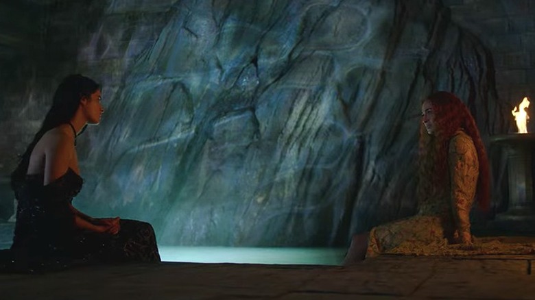 Yennefer talks to Triss wide angle