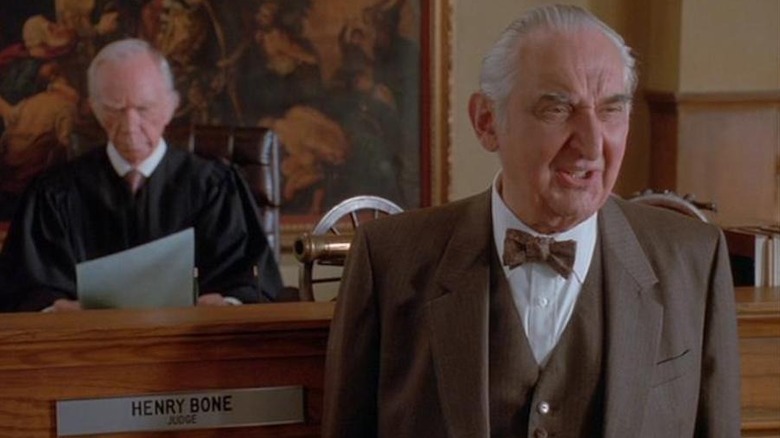 Wambaugh argues a case in front of Judge Bone in "Picket Fences" (1992-1996)