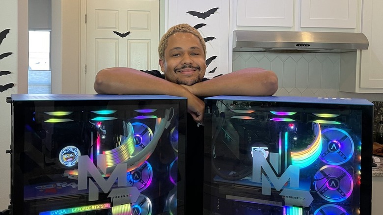 streamer behind computers