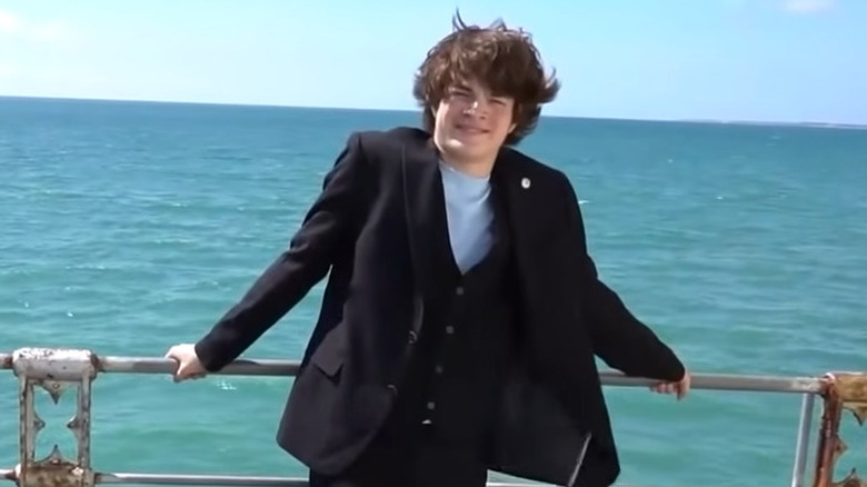 Tubbo in front of sea