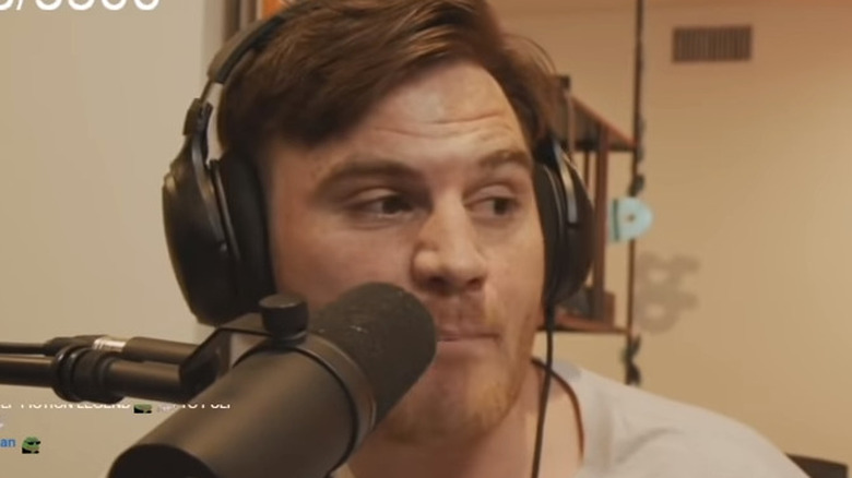 streamer with microphone