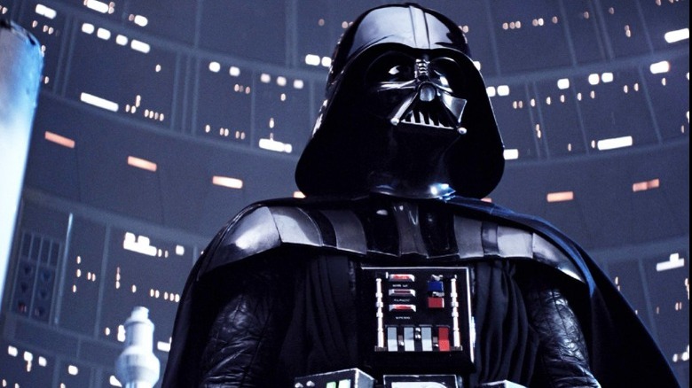   Darth Vader dempeus sobre Luke