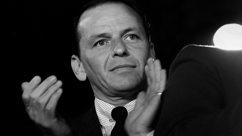 Frank Sinatra clapping