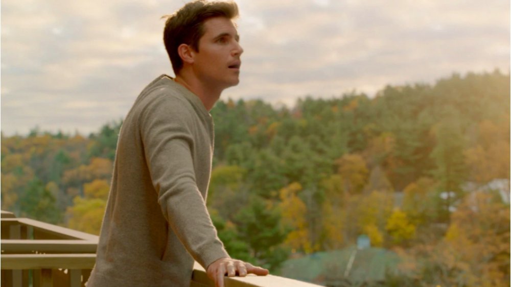 Robbie Amell in Upload