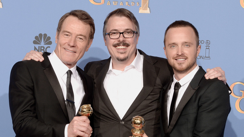 Vince Gilligan, Bryan Cranston and Aaron Paul posing with Golden Globes